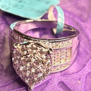 NWT Women 2.21 moissanite ring set in Sterling silver MSRV $707